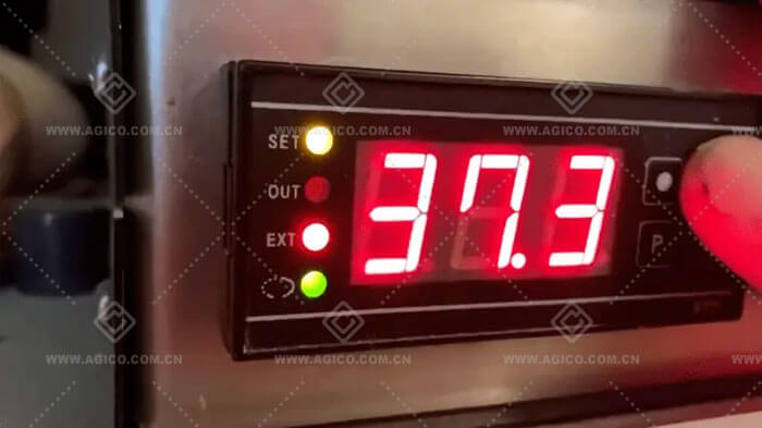 Temperature settings in electric egg incubator 